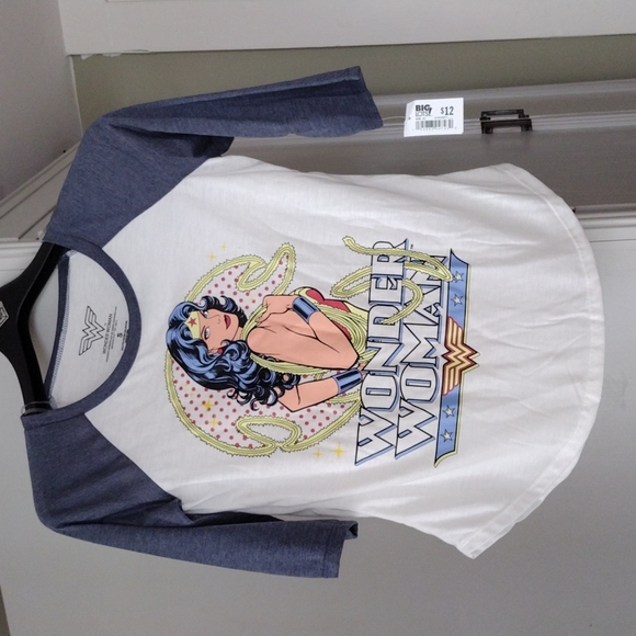 Tops - Wonder woman t-shirt